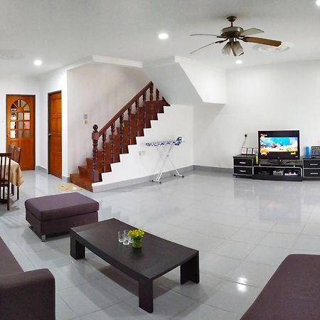 Victoria Homestay Sibu - Next To Shopping Complex & Large Car Park Area With Autogate Dış mekan fotoğraf