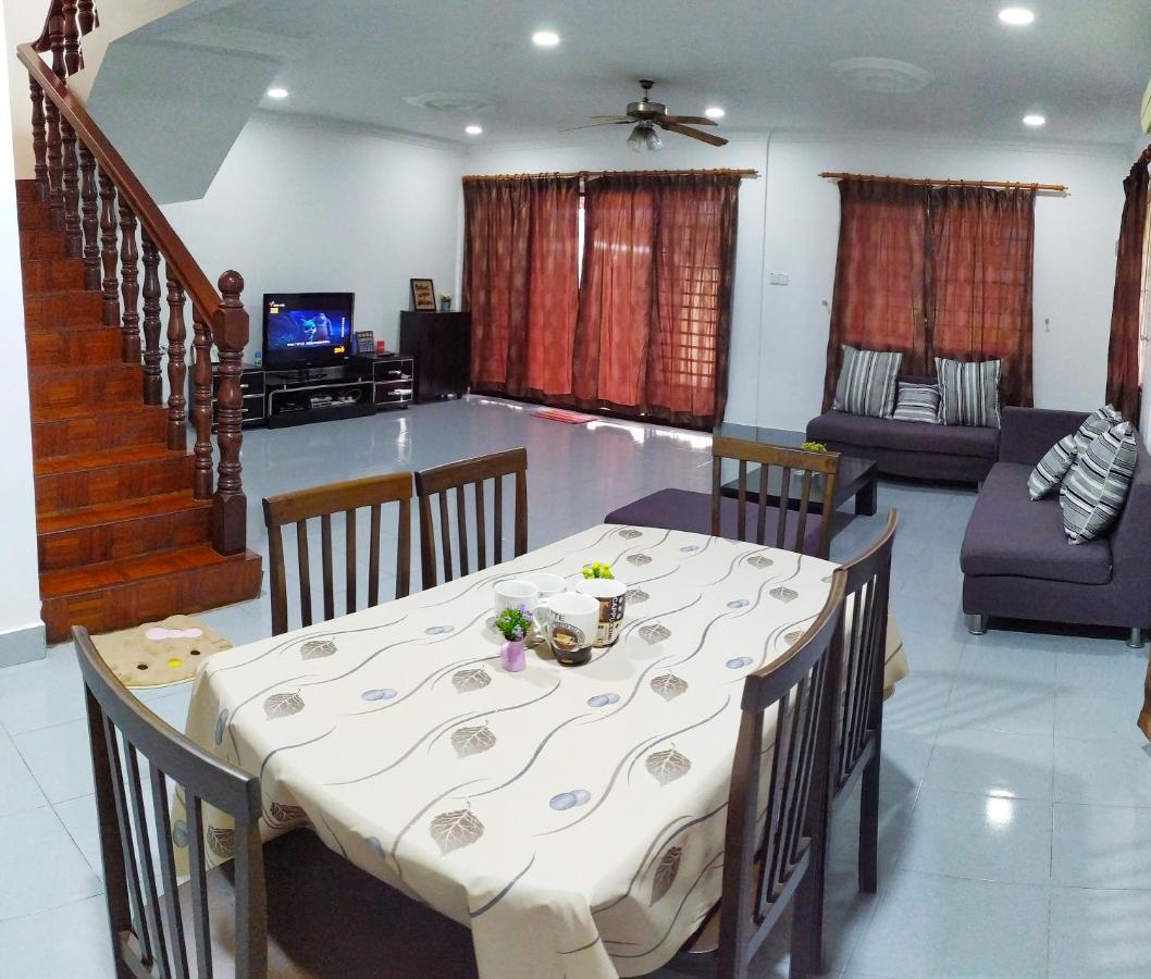 Victoria Homestay Sibu - Next To Shopping Complex & Large Car Park Area With Autogate Dış mekan fotoğraf